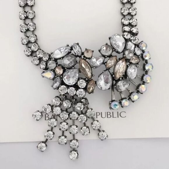 BANANA REPUBLIC ANTIQUE SILVER TONE CUT CRYSTAL 19"-21" NECKLACE NWT - Picture 3 of 8